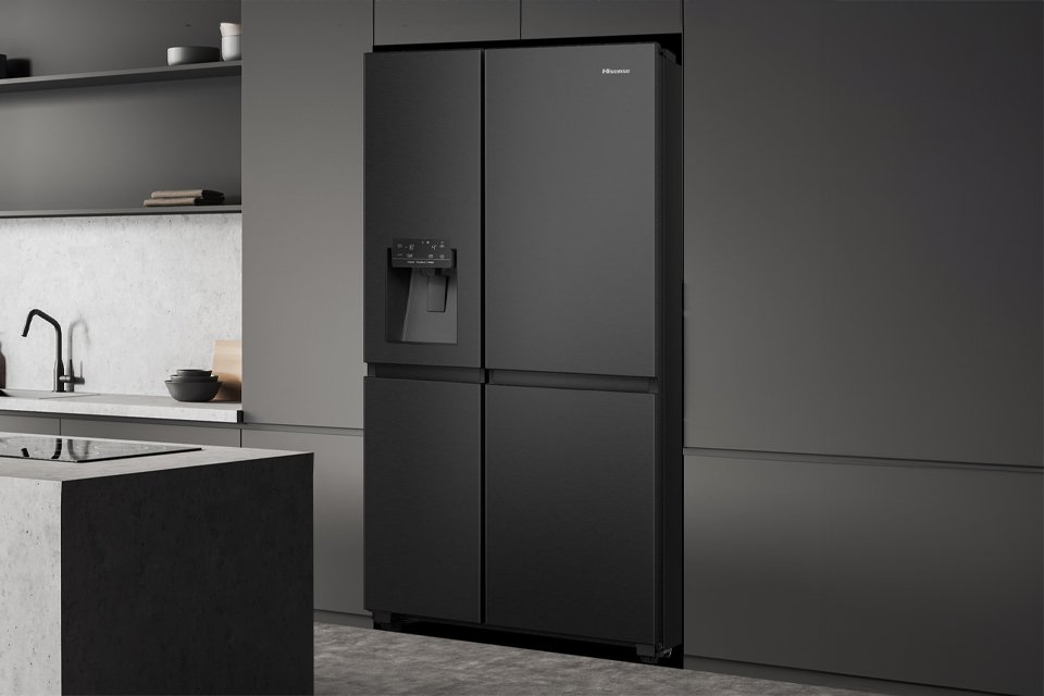 Hisense RS818N4IFE American Fridge Freezer - Black.